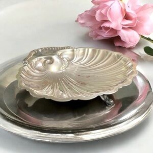 Vintage Clamshell Antique
Friedman Silver Company Brooklyn New York 
Bowl